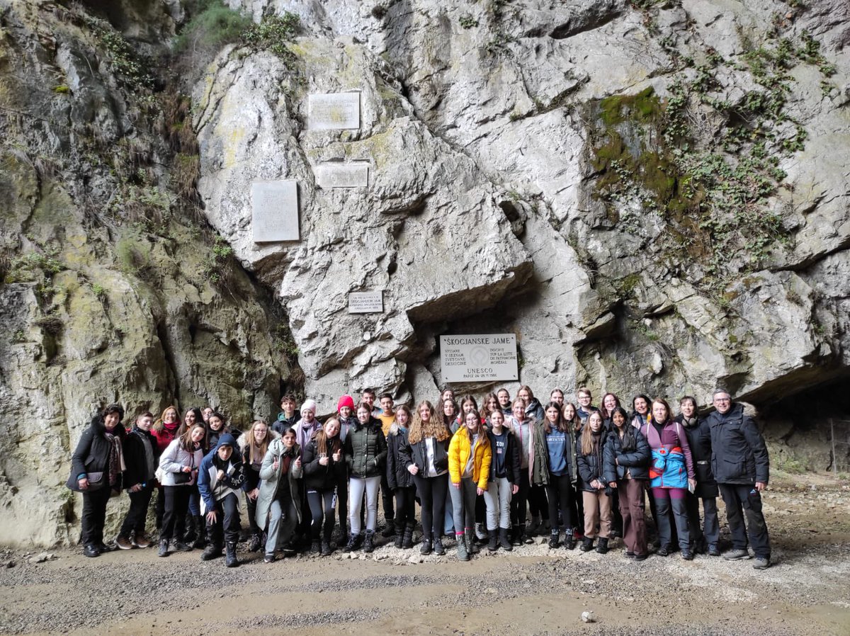 ColegioMSiurot's tweet photo. 2️⃣ #Cultural #Day 🇸🇮👌🏼

➡️En nuestra 2ª #jornada en #slovenija 📍 ⤵️

➡️Visitamos la #espectacular #cueva de #Škocjanske 😳

➡️Y conocemos la #capital #eslovena gracias a la #app #CŠOD #Misija ✅

#ErasmusPlusProject 🇪🇺#GreenFriends 😉
🇸🇮🇪🇸🇮🇹🇩🇪
#We 💙 #ljubljana 

@sepiegob https://t.co/gBRK7tCQdm