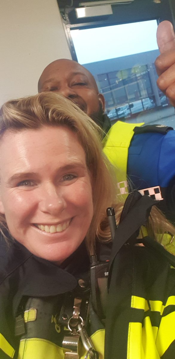 Vandaag met de #politiekids op bezoek geweest bij de #brandweer <a href="/Lansingerland/">Gem. Lansingerland</a>. Geleerd hoe ze een woning kunnen controleren op #brandveiligheid met dank aan <a href="/peterschuur1/">Peter Schuurmans</a>. Politiekids gaan binnenkort de wijk in om een aantal huizen te controleren.  #brand <a href="/POL_MiddenSchie/">Politie Basisteam Midden-Schieland</a>