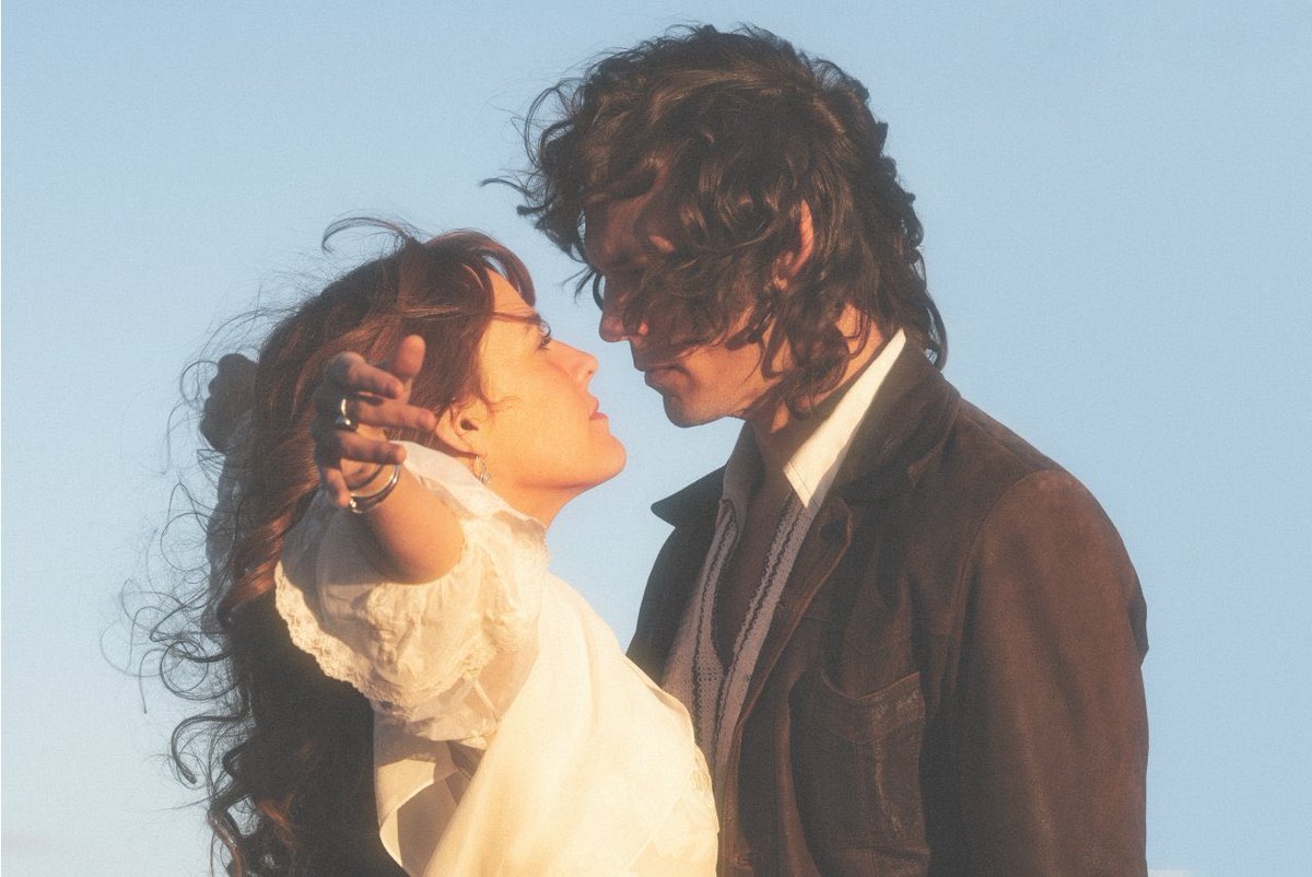 THESIXUPDATES's tweet photo. "billy and daisy always believed they were the most interesting people in the world. and that whole album cover confirmed it for them." https://t.co/6Q3RyhIFT4