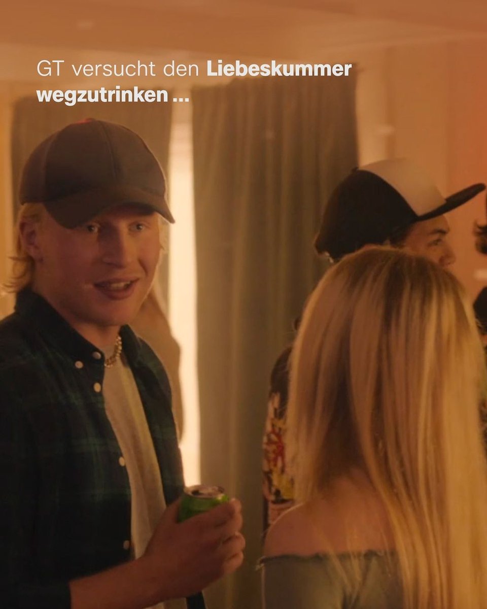 ZDF's tweet photo. Was ihr lieber nicht gegen Liebeskummer machen solltet ...
Hier gehts zur emotionalen ersten Staffel der norwegischen Serie #RodKnock über Freundschaft und Liebe: https://t.co/vgOZijQhOa https://t.co/vkFHtqIHYi