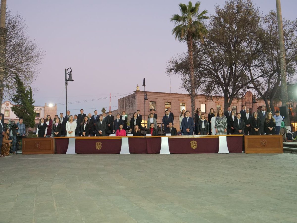 JavierCedenoS's tweet photo. Un gusto presenciar la toma de protesta de las 45 consejeras y consejeros del Consejo Ciudadano de Morelia ; les deseo mucho éxito en su gestión. Desde @CANACO_MORELIA sumaremos esfuerzos para hacer equipo por nuestra histórica ciudad. https://t.co/iZB7Gaewjm