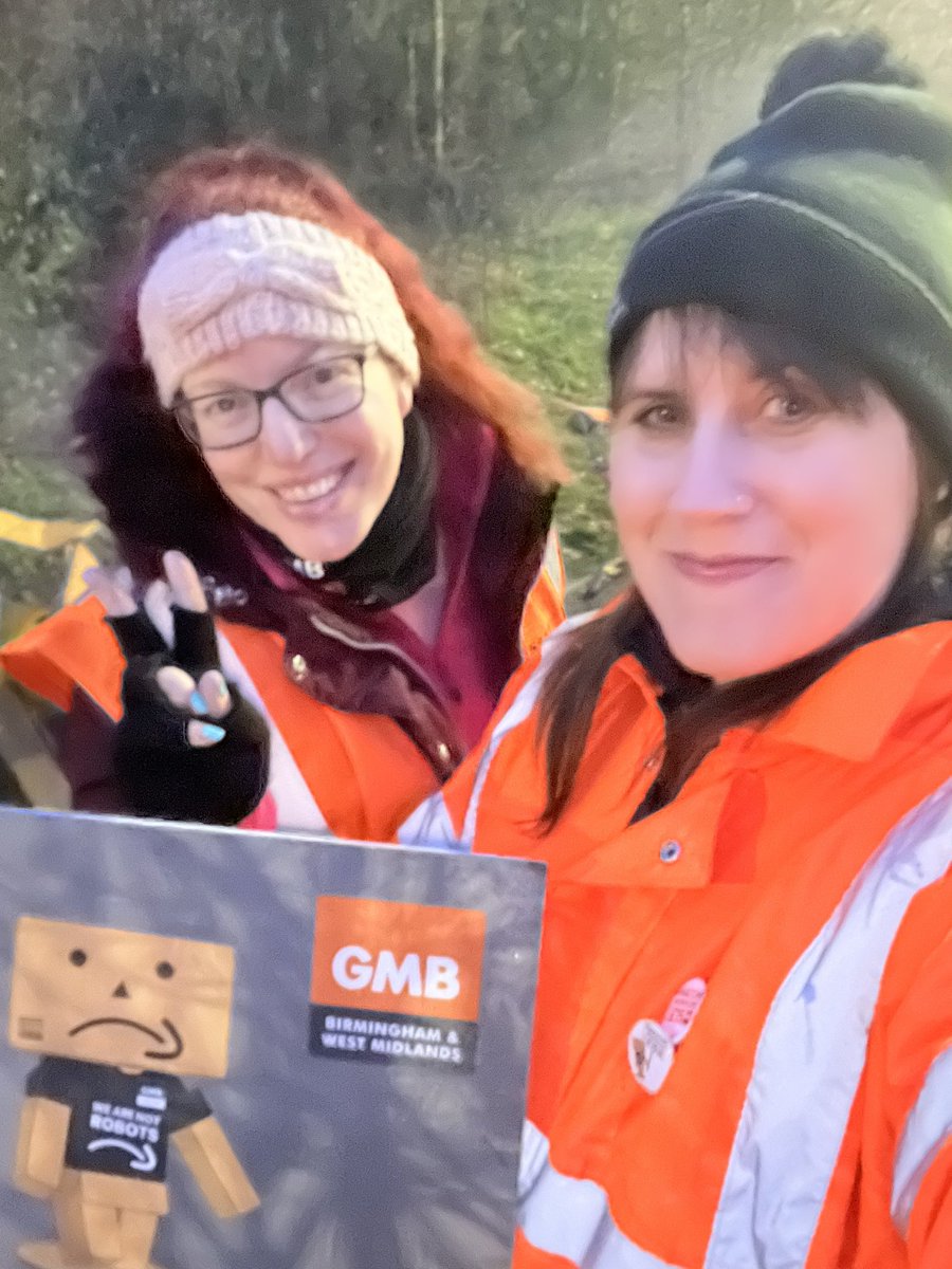 NGraysonGMB's tweet photo. #AmazonStike Amazing scenes and speakers at the Amazon Coventry Strike. So many people have taken action with their feet, joined the @GMB_union and shown such strength and courage #GMBandProud https://t.co/AdW8HKFqpT