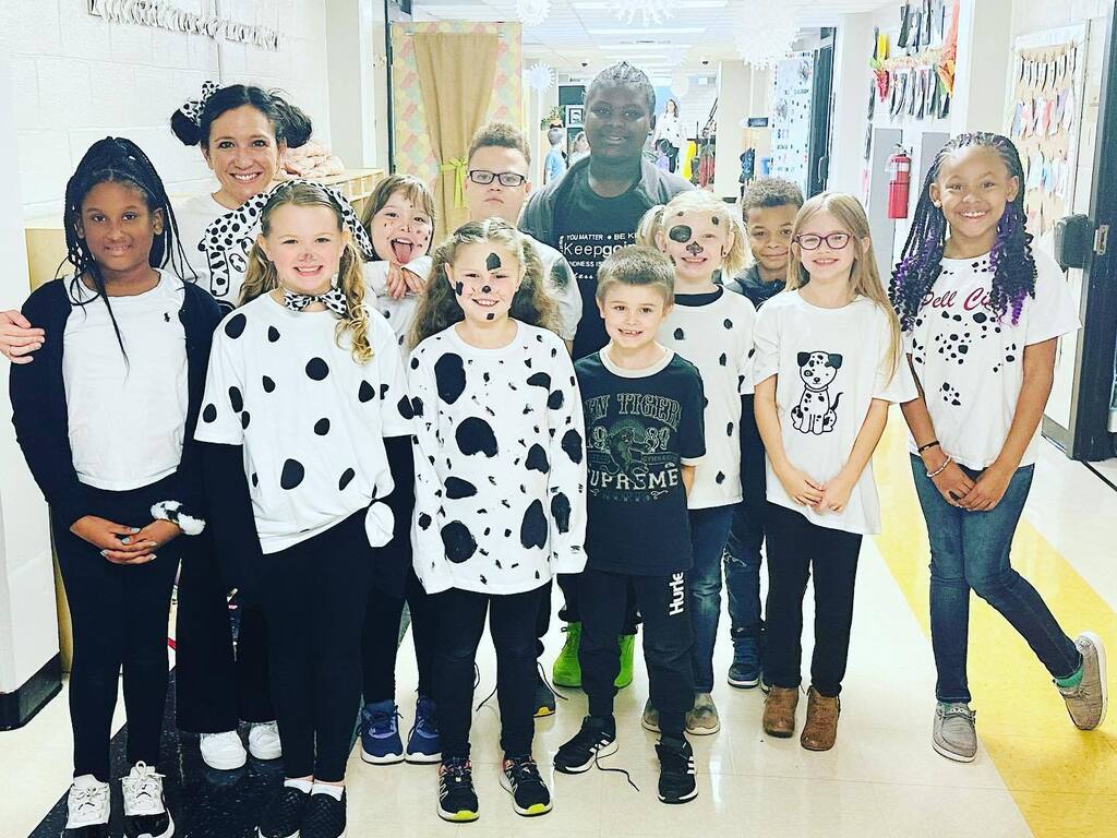 Can’t believe we have been in school for 101 days already! 79 days remain until summer! 🐶❤️ #pellcityschools #iola #pellcityschoolsystem #thirdgrade #iteachthird #101daysofschool instagr.am/p/Cn2PCG0Op68/