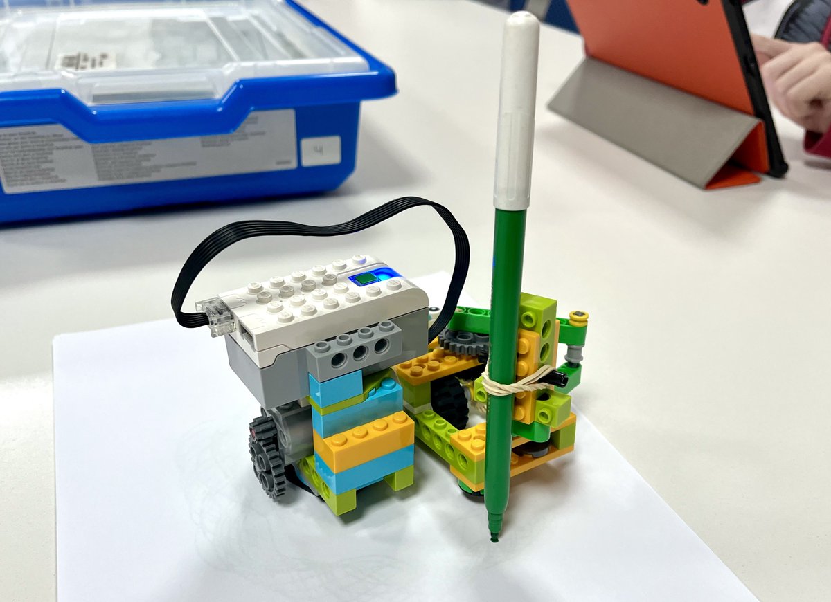 IngeniaKids's tweet image. Construimos y programamos un espirógrafo robótico para convertirnos en verdaderos artistas instagram.com/p/Cn2Qe-_I2qq ⚙️🎨

#STEAM #robótica #espirógrafo #tecnología #programación #TICs #IngeniaKids #Cáceres