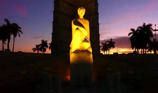 José Martí: "La enseñanza ¿quién no lo sabe? es ante todo una obra de infinito amor".
#MartíVive 
#Cuba 🇨🇺