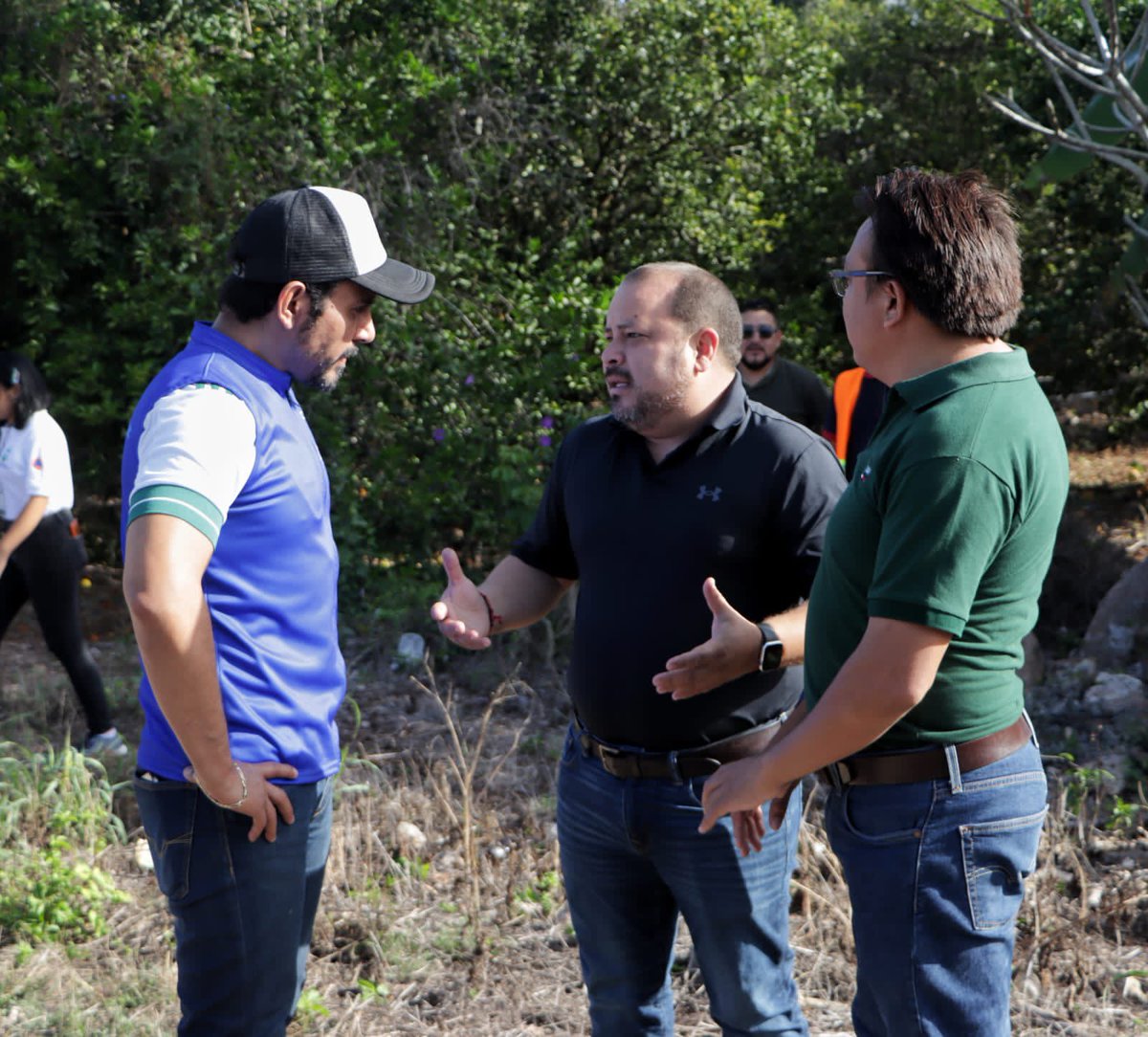 RafaMontalvoMx's tweet photo. En equipo podemos seguir haciendo grandes cosas por nuestros municipios, en el punto común entre #Oxkutzcab con mi amigo Alcalde Juan Martin #Dzan con mi amigo Alcalde Billy y nuestra comisaria de #Yotholin #Ticul damos seguimiento a acciones por esta zona del estado. https://t.co/7ivsTH52bF