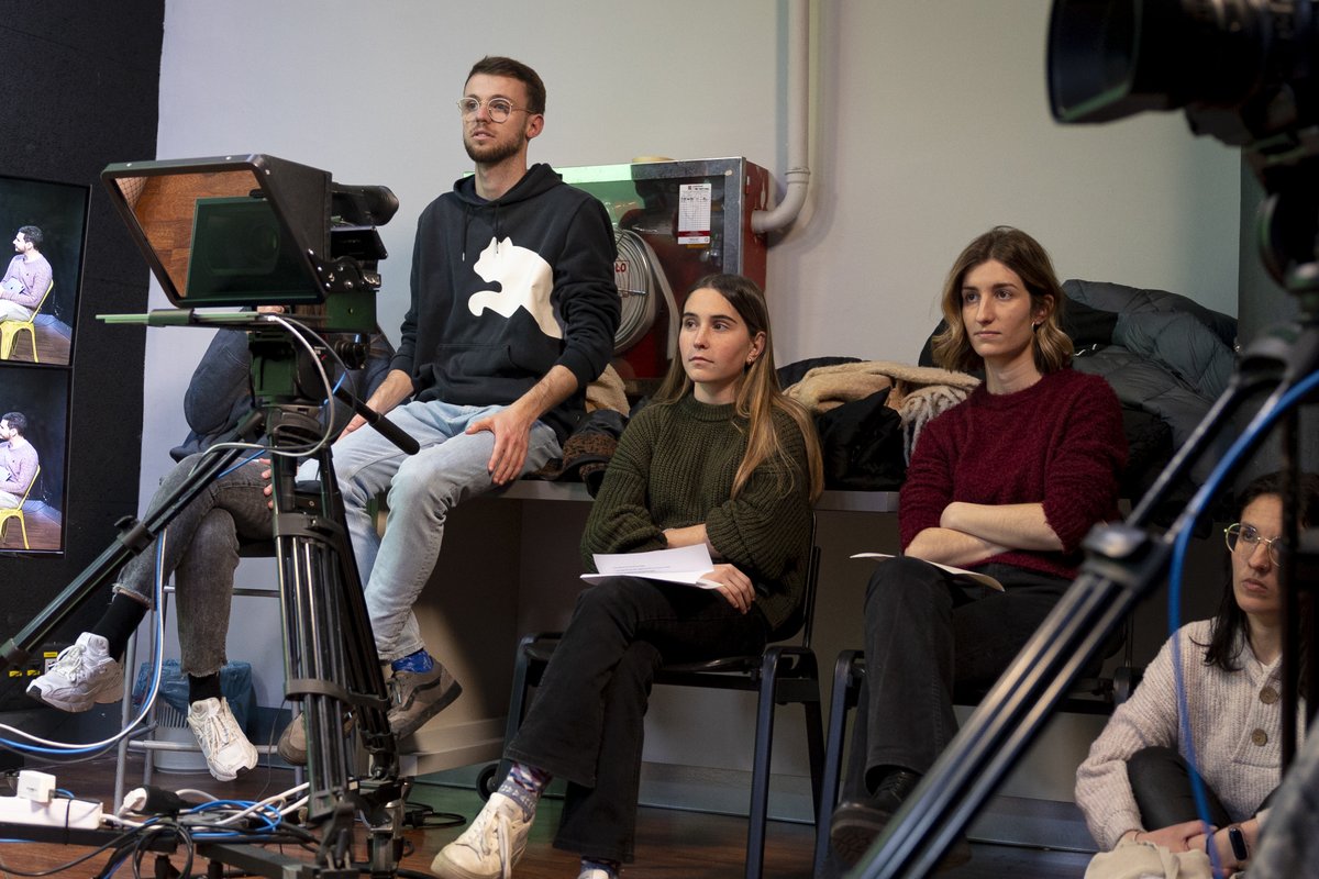 📺 El llenguatge propi de cada gènere televisiu:

➡️ La televisió engloba molts gèneres i barreja diferents continguts. Els nous comunicadors/es han de ser capaços de dominar-los, i per això fa falta molta pràctica!

👉 Curs de Televisió Informativa i Magazín amb <a href="/xavicoral/">Xavi Coral</a>.