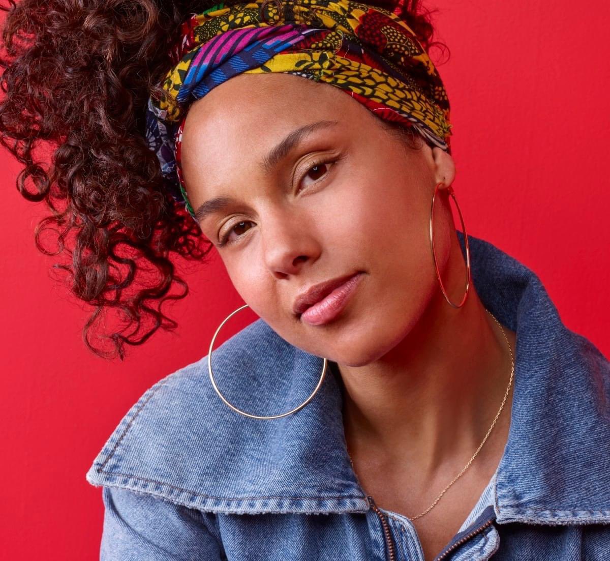 Happy birthday to American singer-songwriter and classically-trained pianist Alicia Keys, born January 25, 1981. 