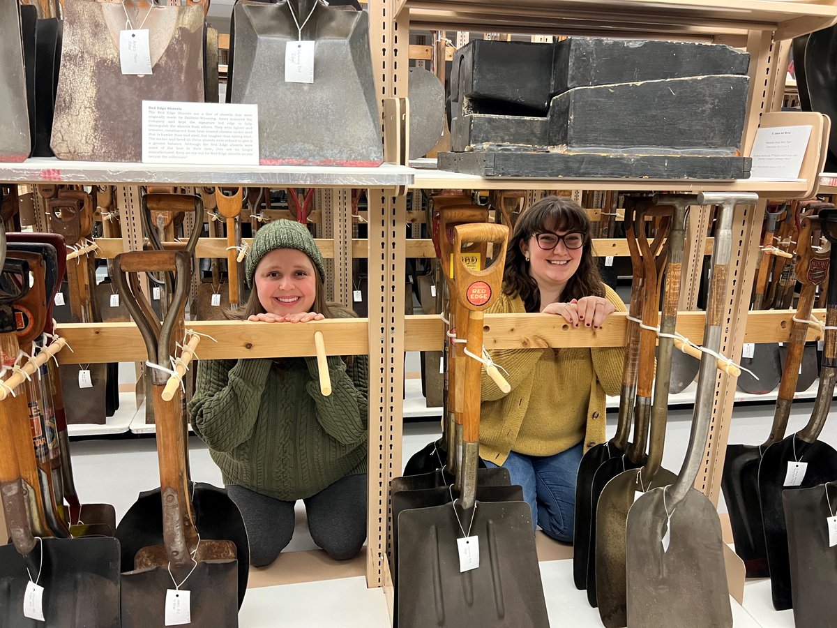 macphaidin_lib's tweet photo. Love to see students getting in on the library shelfie fun!  Lauren Racine '23 and Brianna Ingraham '23 pose for a shovel shelfie @stonehillarchives.

#Shelfie #LibraryShelfieDay #Archives #MacPhaidinLibrary #StonehillLibrary https://t.co/bvE8ENHZQ1
