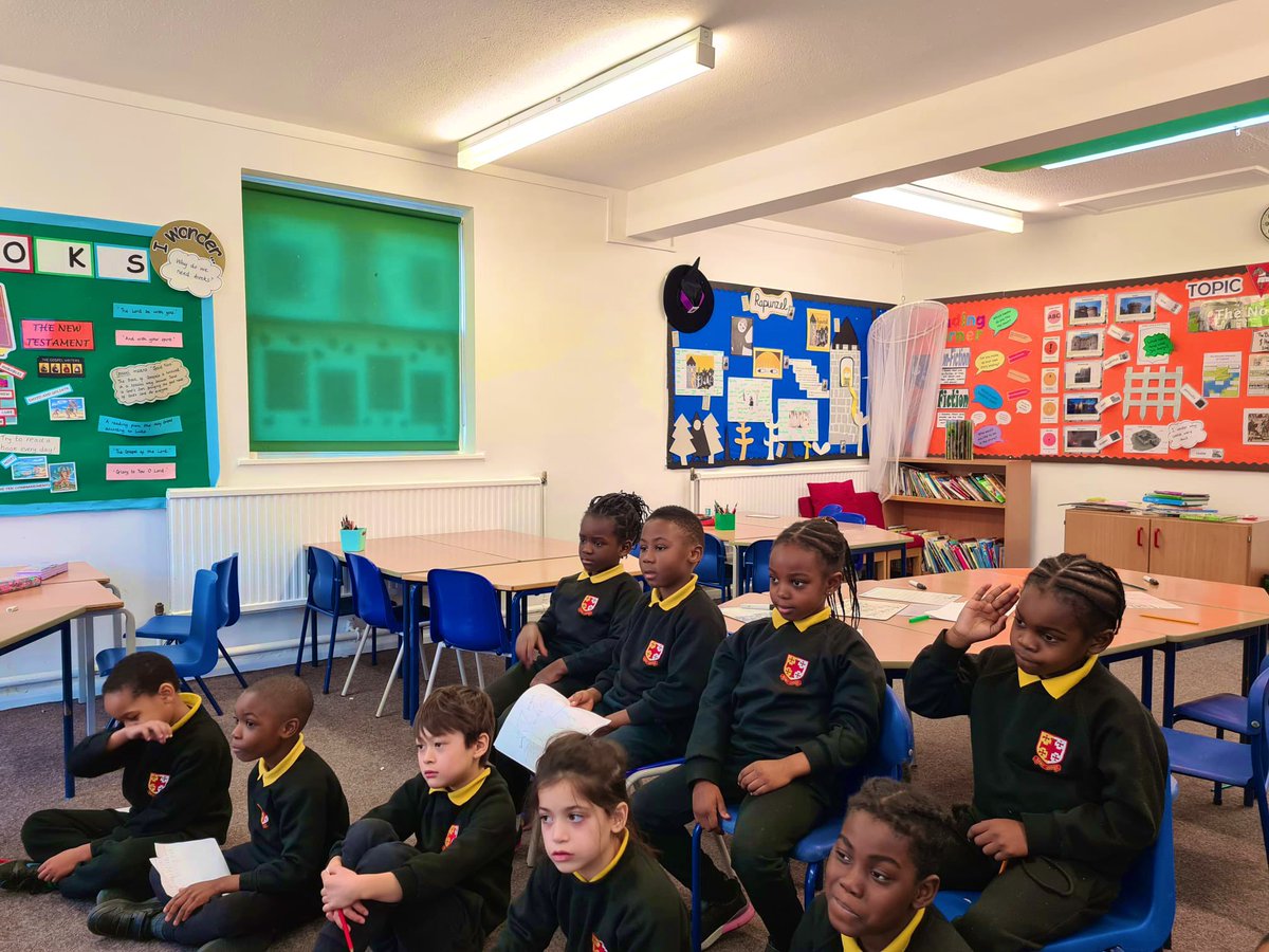 Year 2 had a great English lesson today where they worked in groups to generate ideas for a debate on whether or not Rapunzel should leave the castle! The children had some great ideas and then took part in a very persuasive and passionate debate at the end of the lesson 🏰 👸 📝