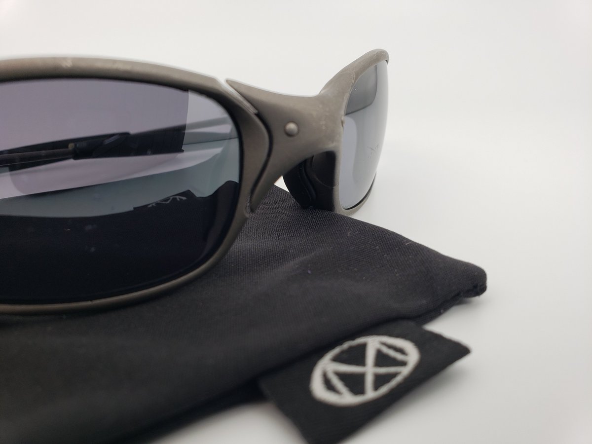 oxmparts's tweet photo. Steve in Spring, TX is the proud owner of a freshly tuned up vintage Oakley X Metal Juliet with a "J" serial indicating first generation w/ original Black Iridium lenses.  X METAL LIVES AT https://t.co/sGTLefjkTK #oakley #oakleyjuliet #oakleyxmetal #vintage #titanium #sunglasses https://t.co/5EYpF4Qowz