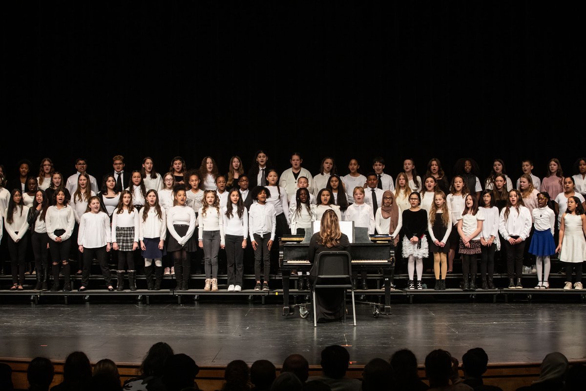 A beautiful performance Tuesday by Cross Street Intermediate School's choir and band! 👏👏👏
What was your favorite song from the performance? 🎶