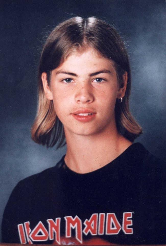 Idag skulle fina John Hron ha fyllt 42 år men John blev aldrig ens 15 år. I år är det 28 år sedan John mördandes av nazister i Kode utanför Kungälv, när han på sommarlovets sista dagar tältade med en kompis nere vid Ingetorpssjön där han en gång lärt dig simma.