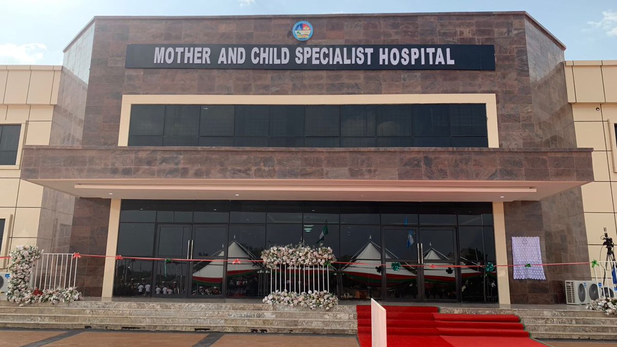 KAtevure's tweet photo. Mother And Child Specialist Hospital Owa Alero Delta State, Built By Governor Ifeanyi Okowa @IAOkowa And Commissioned By Alahji Atiku Abubarka @atiku
This is one of the Legacy projects that has been Commissioned today.
#AtikuInDelta
#OkowaIsWorking https://t.co/YwZ8BWzD2J