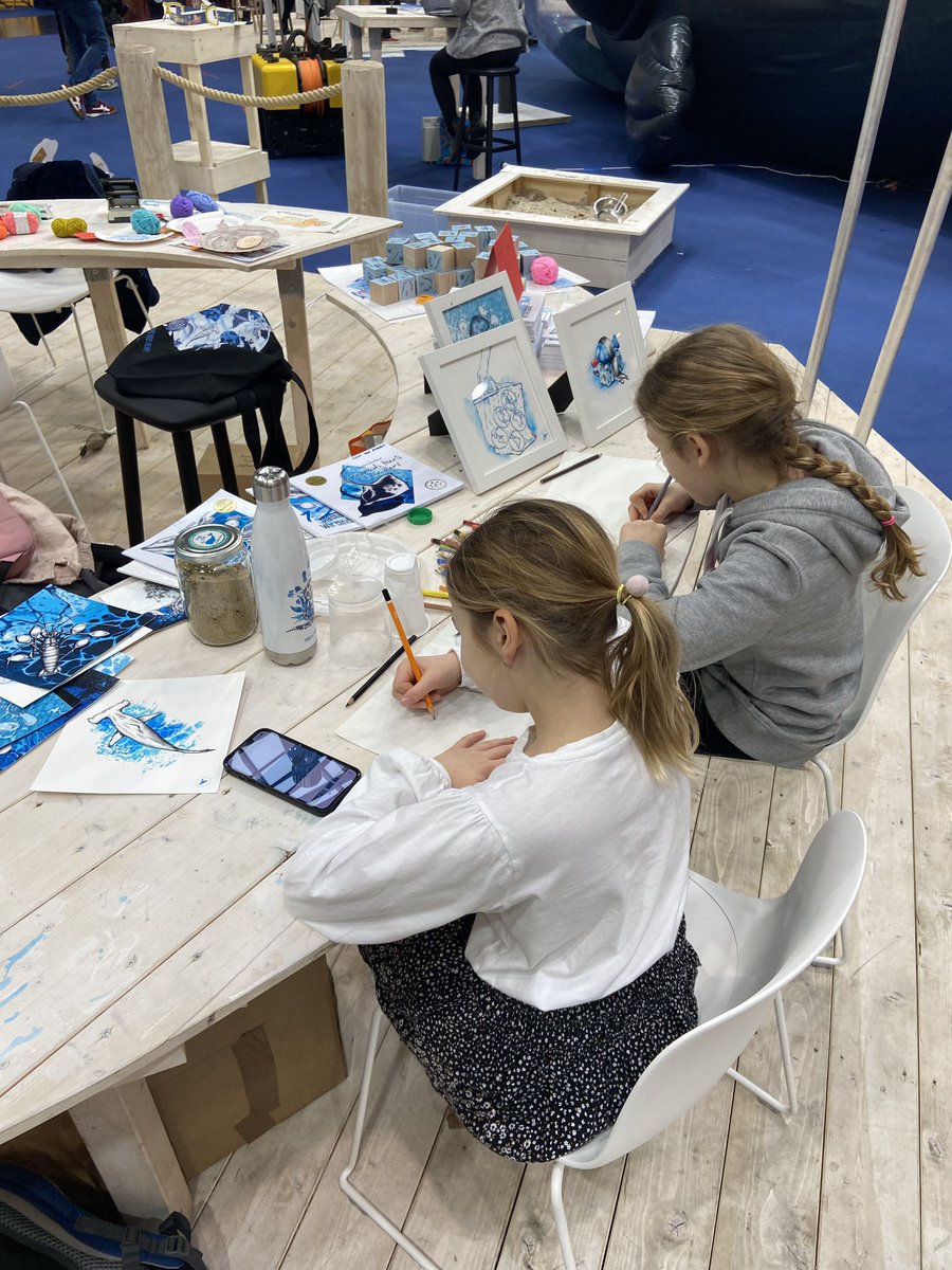 Some amazing moments from the Boot Düsseldorf @bootduesseldorf with the German Ocean Foundation 

3 talks / 3 work shops 
#schoolartivism & artwork at display #artivism 

Visit the #loveyourocean stand #14 A40 boot Düsseldorf German Ocean Foundation @sharkproject & many more!