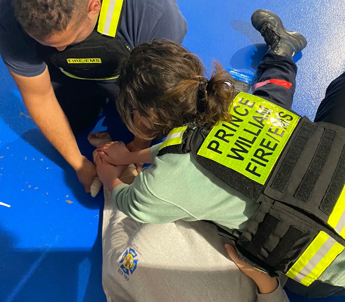 OWLVFD's tweet photo. Our members have been reviewing Warm Zone Care skills. The scenario training involves practicing patient triage, Tactical Emergency Casualty Care (TECC), and interaction with law enforcement during large-scale events while wearing ballistic protection.
#OWLVFD https://t.co/XkVa6PZrYr