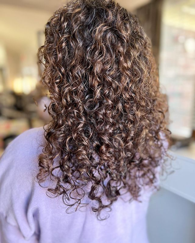 SwishSalon's tweet photo. Curls for daysss by  @punkrocklocks 

#friscomomsgroup #swishsalon #shessoswish #friscofinds #friscomoms #planomoms #friscostylist  #hairgoals #letsmakehairmagic  #friscobalayage #friscohighlights #hairstylistfrisco #bestsalonfrisco #beststylistfrisco #dallasbalayage #planohair https://t.co/Y3WFwkcN8a