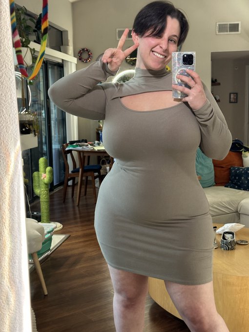 Cheezing for my side twitter cause y&rsquo;all are the real ones where I can be a goofy gal 😘 https://t.co