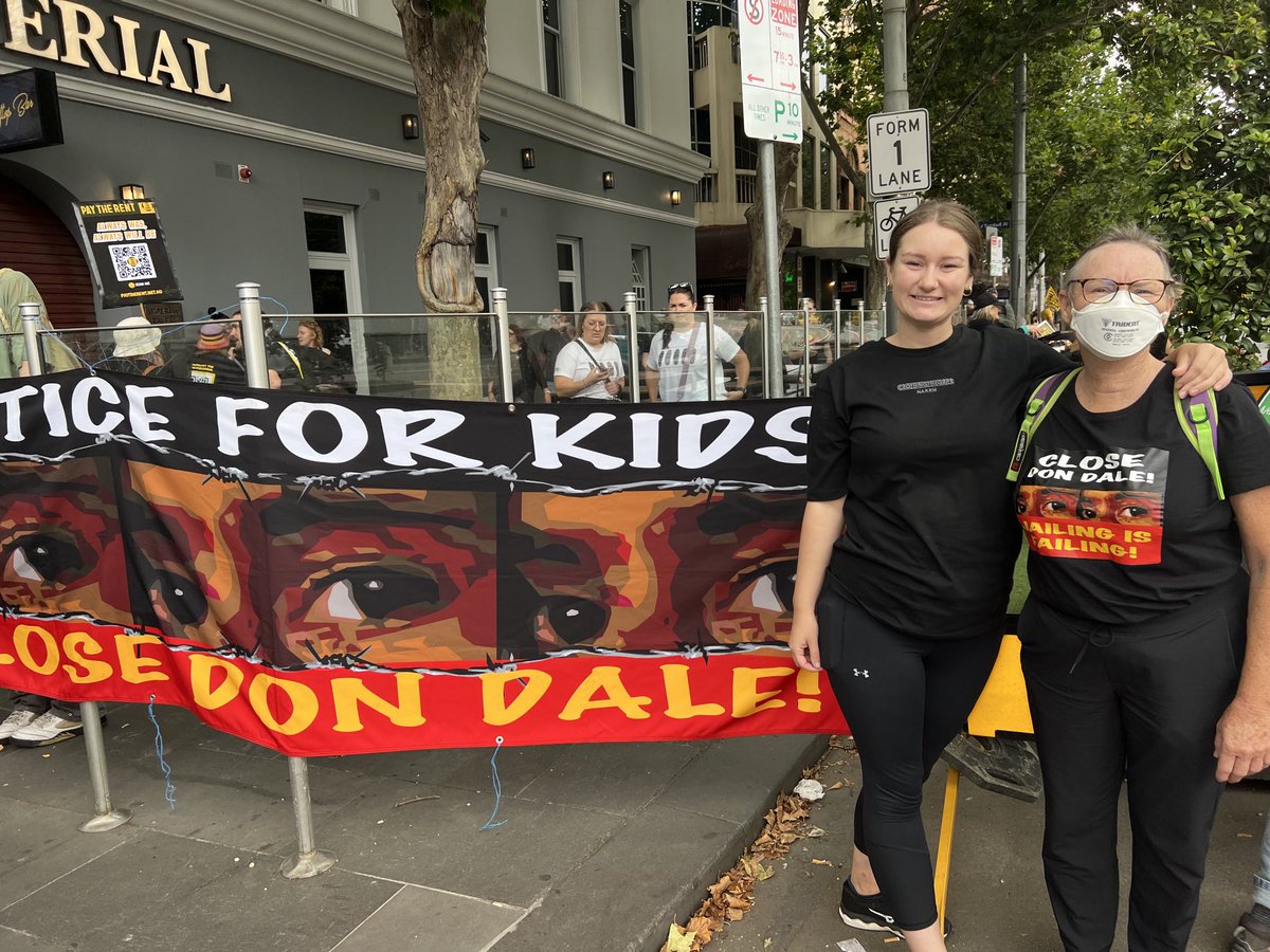 BernadetteMcP12's tweet photo. Crowds beginning to gather on this very solemn day #InvasionDay2023 #Naarm Melbourne
Also solidarity with #CloseDonDale nannas and mob https://t.co/bCgLSQ89QM