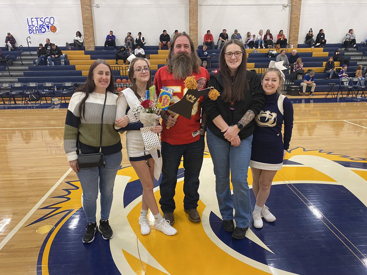 GMcGhee18's tweet photo. More of our senior cheerleaders https://t.co/DJs5dg9lpZ