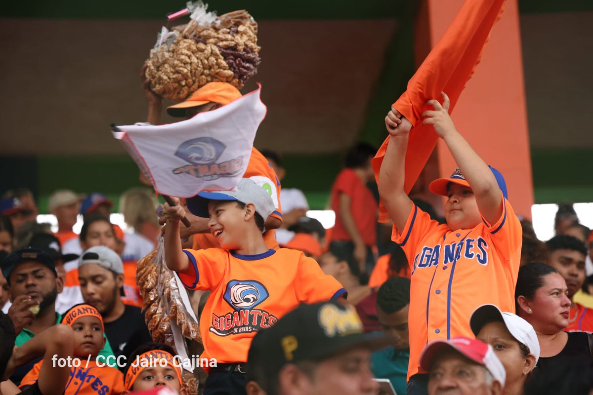 el19digital's tweet photo. #Nicaragua 

Fanáticos del deporte rey de Nicaragua disfrutan del 4to Juego de la serie final LNBP, entre los Indios del Bóer  y los Gigantes De Rivas https://t.co/2o11oWeCds