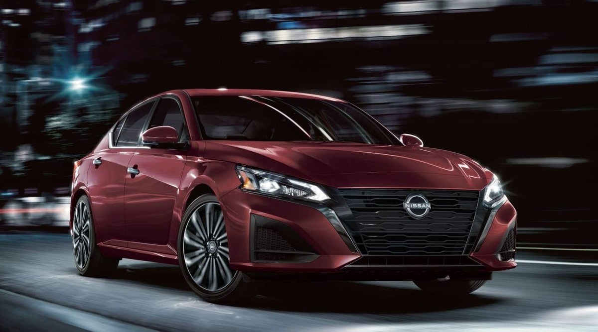 Nissan_mx's tweet photo. ¡Con diseños renovados llegan 2 sedanes en sus versiones 2023! Hace poco anunciamos el inicio de ventas en México 🇲🇽 de los nuevos #NissanVERSA y #NissanALTIMA que continúan siendo unos de los sedanes más completos. Compruébalo aquí 👉 https://t.co/n2fv3FSP9K #EstoEsNissan https://t.co/Kl0W5lNf7b