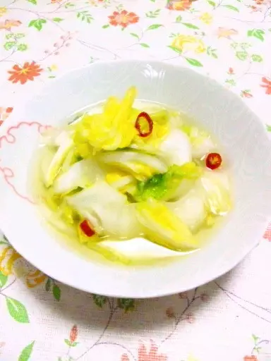 さっぱり白菜の浅漬け
➀昆布茶小さじ、1砂糖小さじ、1酢を食品用ビニール袋に入れておきます。
白菜は洗ってキッチンペーパーで水分を拭き取り食べやすい大きさに切ります。
➁白菜を①のビニール袋に入れもみもみして馴染ませたら空気を抜いて口を縛り冷蔵庫で3時間〜半日漬けたら完成！