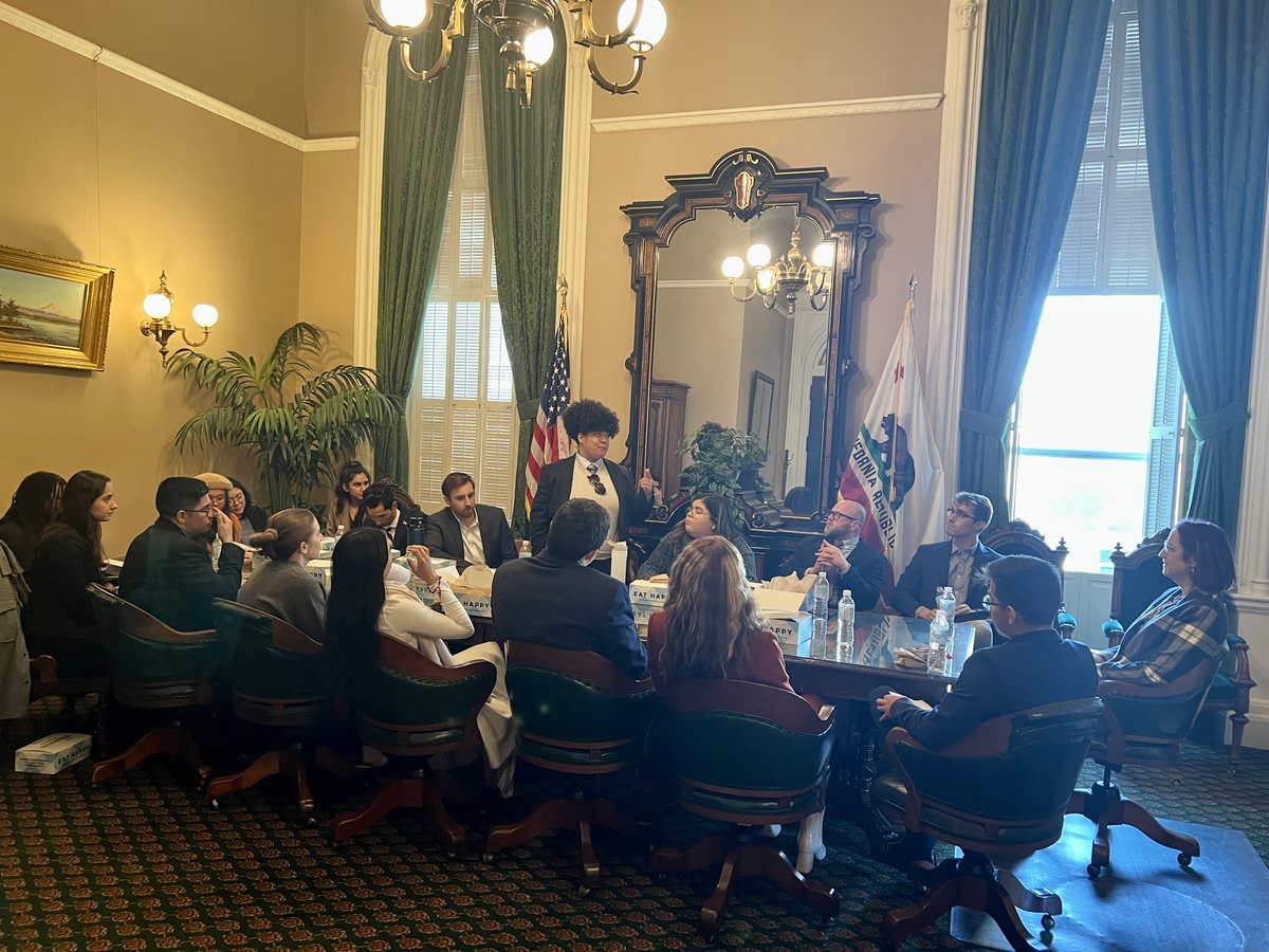 Thank you Assemblymember <a href="/LauraFriedmanCA/">Laura Friedman</a> for hosting today's brown bag lunch for our Assembly Fellows. We enjoyed hearing about your progress on environmental policies and your work as the Chair of the Transportation Committee. #AssemblyFellows #CAleg