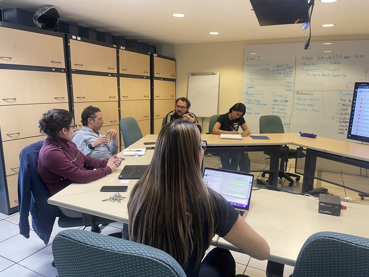 IMPLANmorelia's tweet photo. Recibimos al Coordinador General de la Comisión Coordinadora del Transporte Público de Michoacán, @tortugavolador e integrantes de su equipo de trabajo a fin de conjuntar esfuerzos para fortalecer el proyecto del #PMDU.
#MoreliaBrilla✨
#MoreliaEnDatos 💻 https://t.co/U5tANl8UQ8