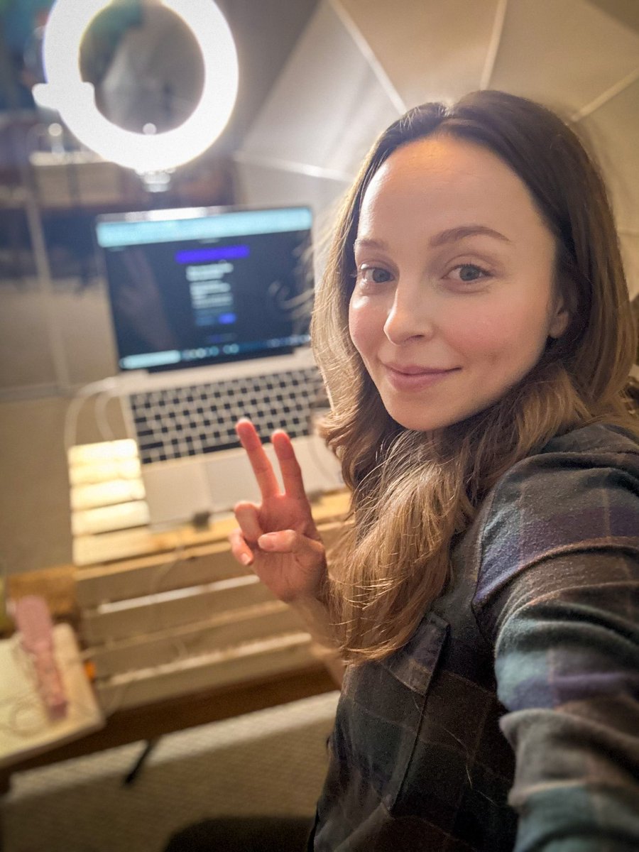 Good way to stay warm on a cold day. Thanks <a href="/TYandThatGuy/">Ty & That Guy Podcast</a> for the fireside/ring light chat. #theexpanse