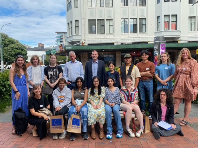 After a successful scavenger hunt @EUinNZ, we had great conversations about Germany over dinner. Always great to meet ambitious students of the 🇩🇪German language! We are proud of you - weiter so! 🇩🇪🫶🇳🇿