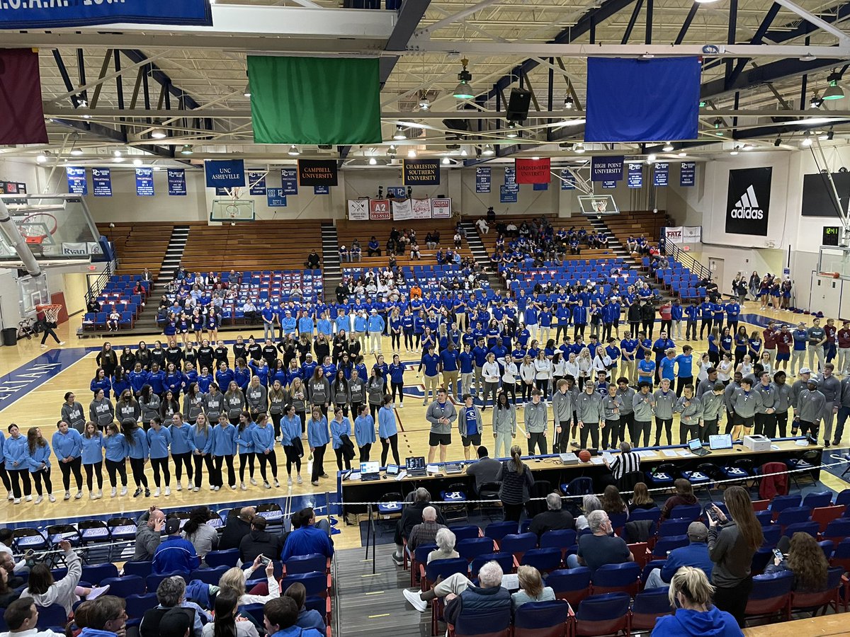 At halftime of tonight’s game we honored our student-athletes for their outstanding work in the classroom this past fall semester. 

There were 262 student-athletes who earned a 3.0 GPA or higher last semester, including 51 who earned a perfect 4.0 GPA. 

#GoBlueHose
