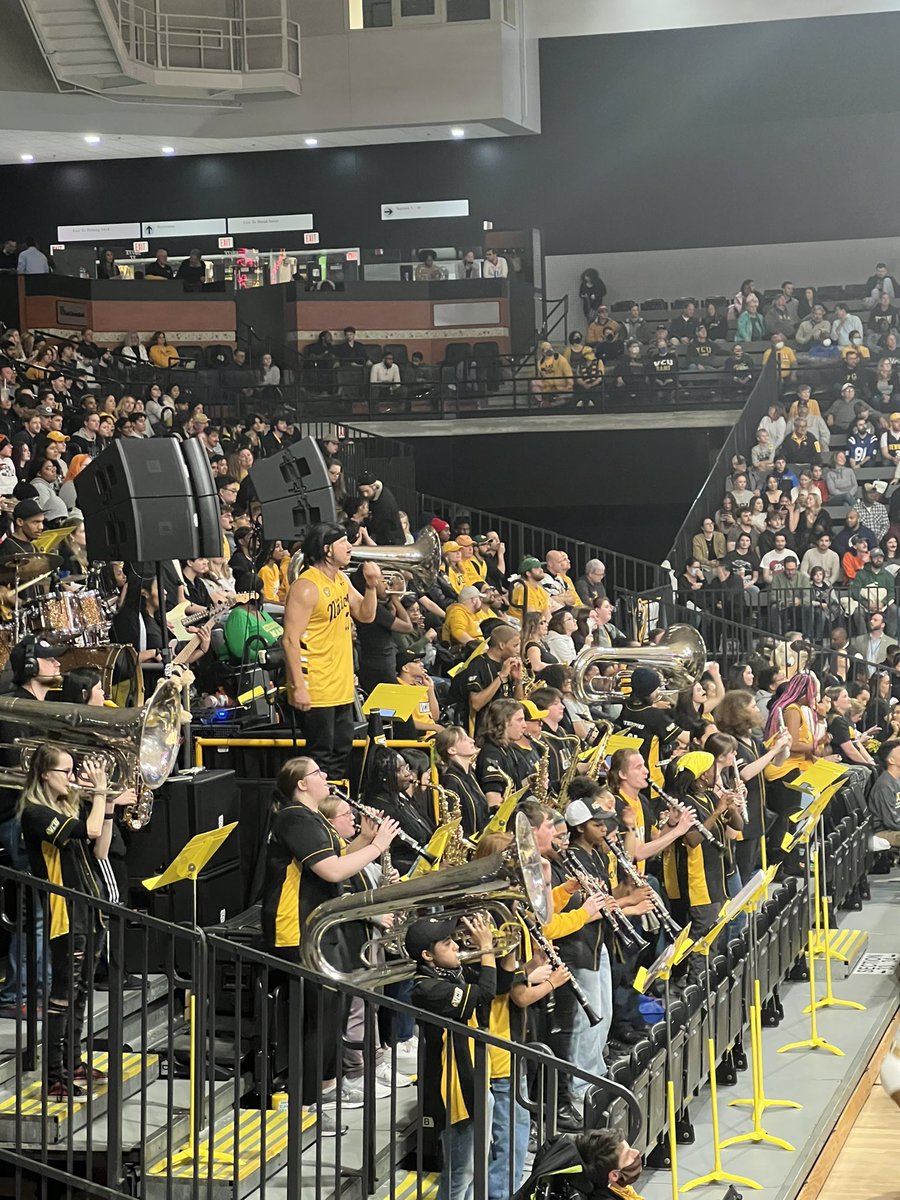 IsThisThingJon's tweet image. Was informed the other section sitting down was the student section 🤷🏻‍♂️ #RockWithUs