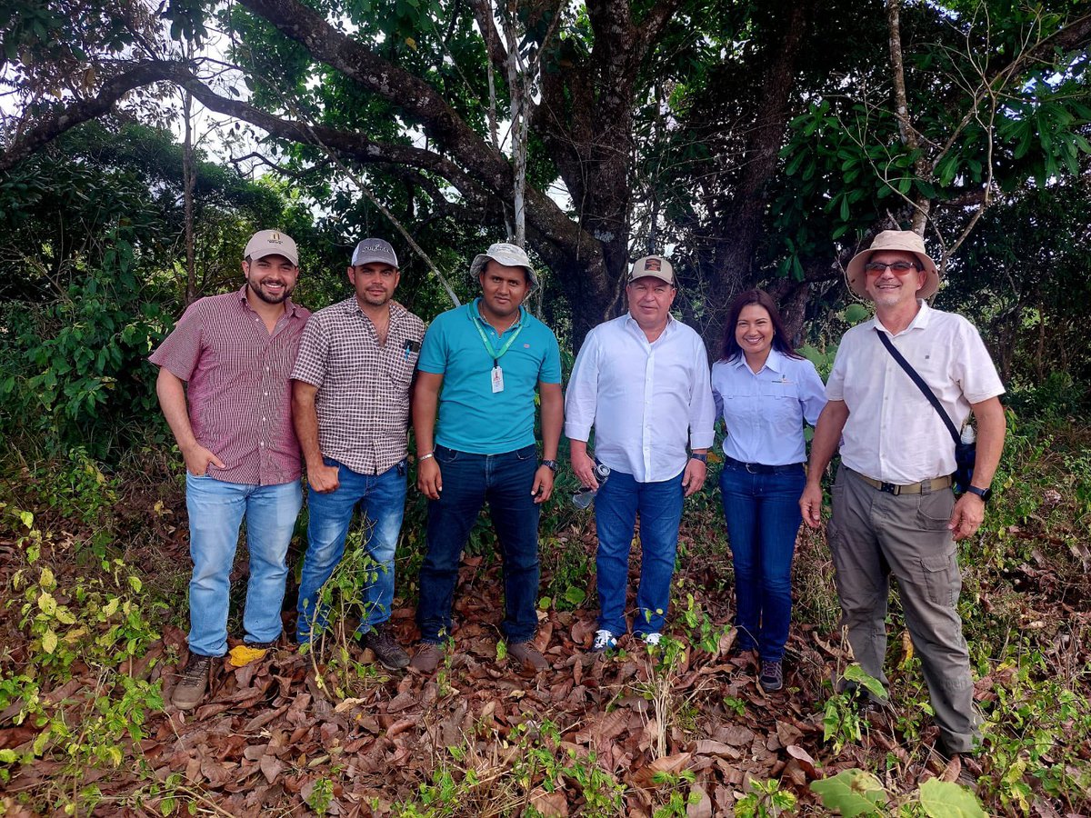 Visita del Dr. Gilberto Dotto, consultor del <a href="/arrozFLAR/">FLAR🌾🍚</a> al multiplicador Benjamín Colamarco, en la finca La Aurora, en Ocú. 

#conagrosemillas  #parcelasdemostrativas #agriculturasostenible #porunpanamaautosuficienteenarroz #flar