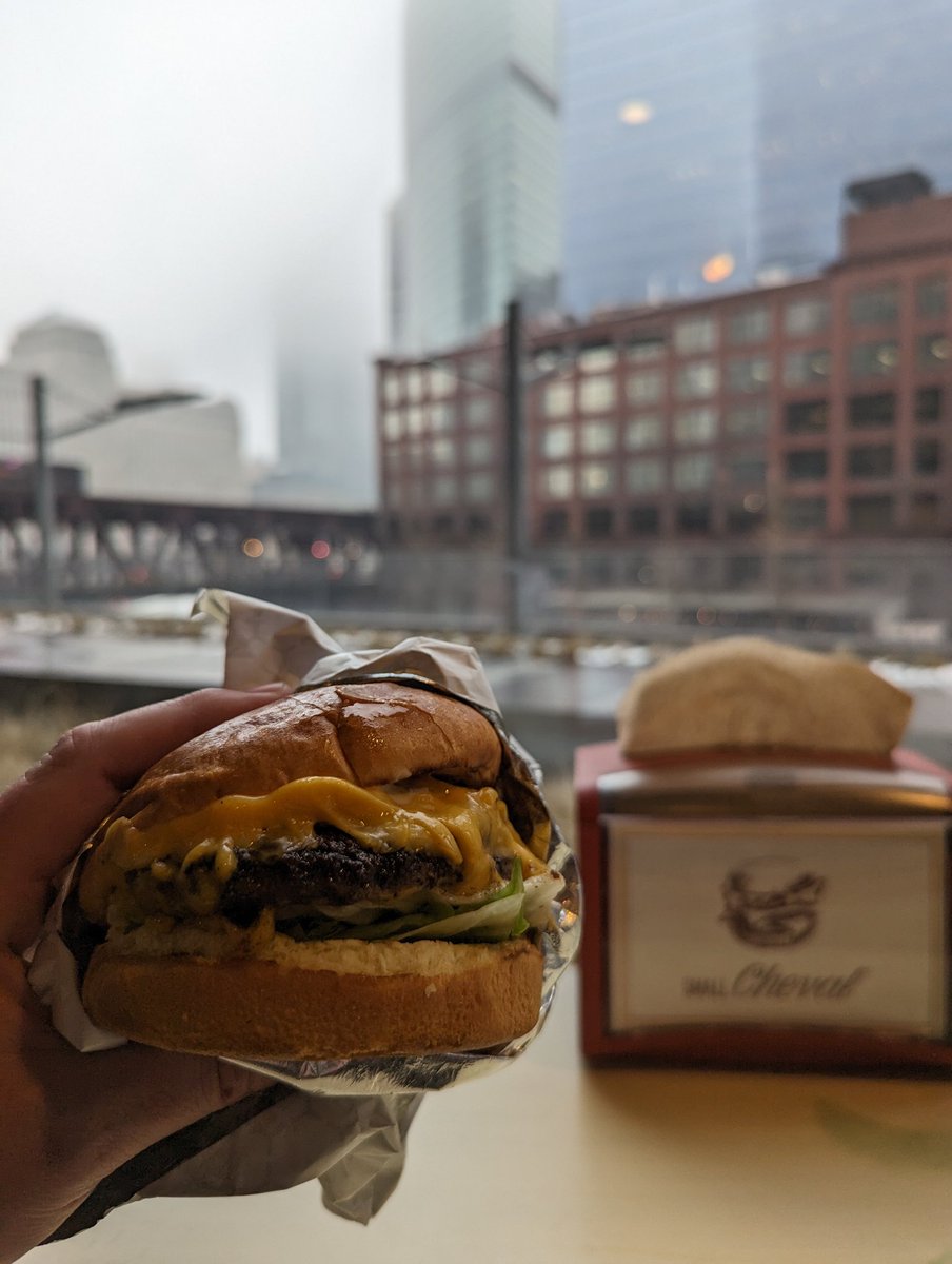 TWStarr's tweet photo. It's beginning to taste a lot like Chicago! @AuCheval #SmallCheval https://t.co/unWImpDKMp