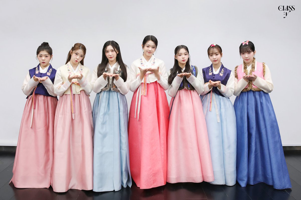 ㅤ
༻❁༺ Selamat tahun baru semuanya! Kami berharap di tahun depan CLIKE:y selalu bahagia dan bisa terus bersama dengan CLASS:y! Mari sama sama berbahagia di tahun kelinci ini <3
ㅤ