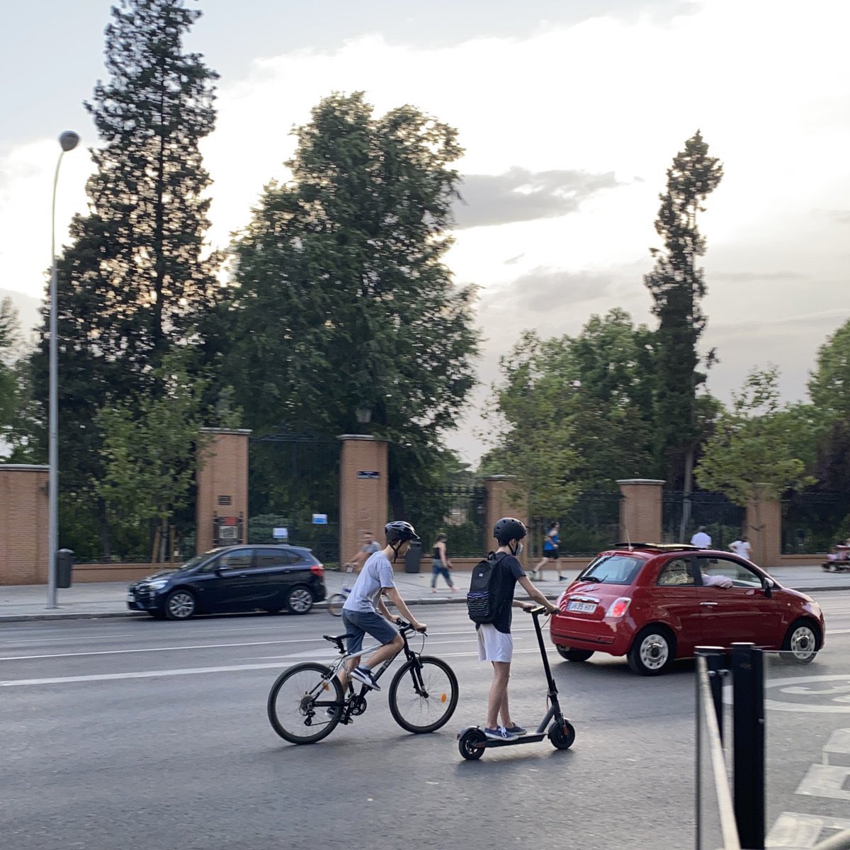 Resulta que España es líder en fibra, en líneas de alta velocidad, en smart grids, en electricidad renovable, en baja siniestralidad vial, en transplantes de órganos, en esperanza de vida, en integración de los inmigrantes…

¿Podemos dejar ya de tener complejo de inferioridad?