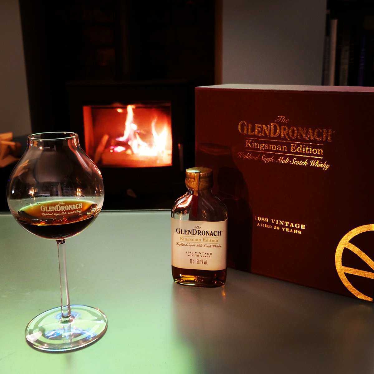 Scotland, my auld, respected mither! Tho' whiles ye moistify your leather, Till, whare ye sit on craps o' heather, Ye tine your dam; Freedom an' whisky gang thegither! Take aff your dram! Raising this dram of @Glendronach 29YO to all my friends on this #BurnsNight 2023 🥃