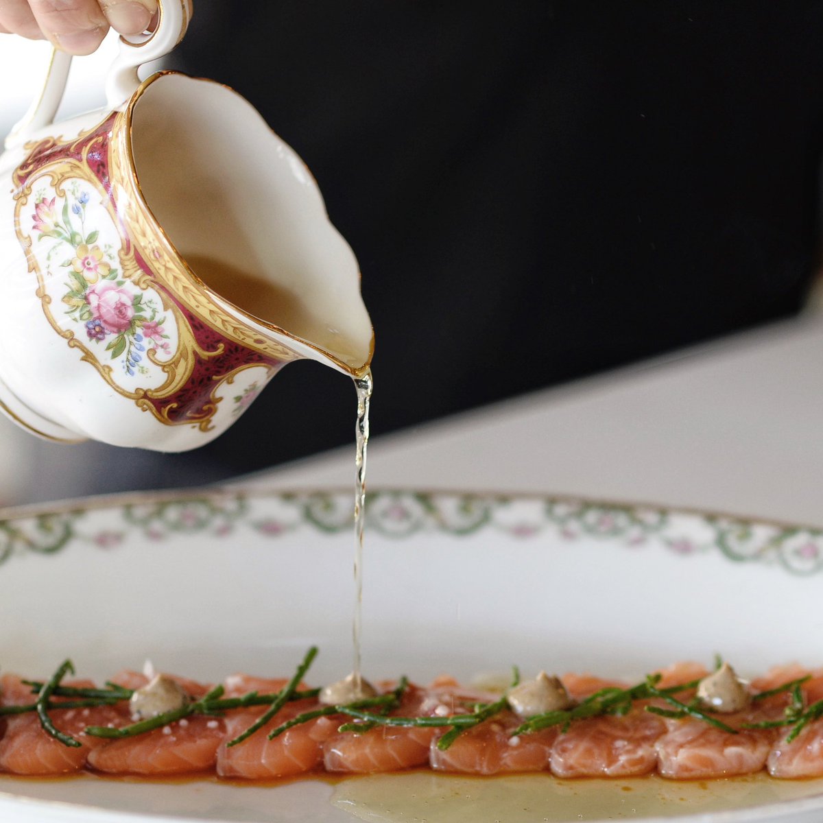 Eh!, ¿pensando ya en una comida rica para el fin de semana? 

Os proponemos un salmón frito al revés con salicornia y alioli de ajo negro… 😋😋😋

Reservas: ☎️ 983 024 333

#GastroLAVA #valladolid