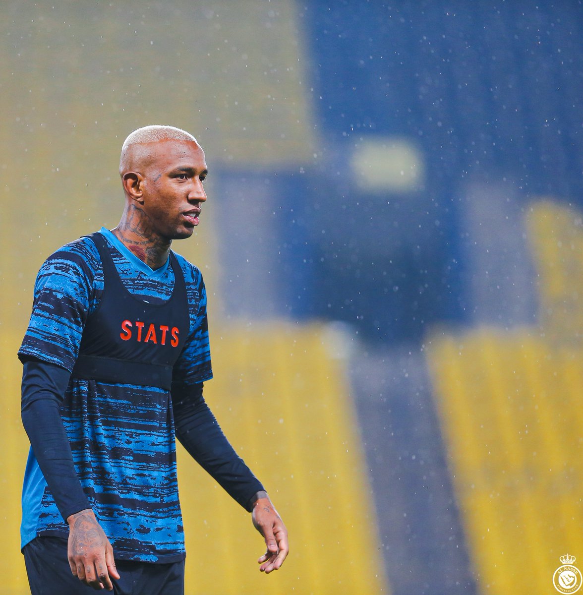AlNassrFC's tweet photo. من يشابـه نجــد .. إذا جاها مطـر! 🌧️ https://t.co/D5SbgtJyqY