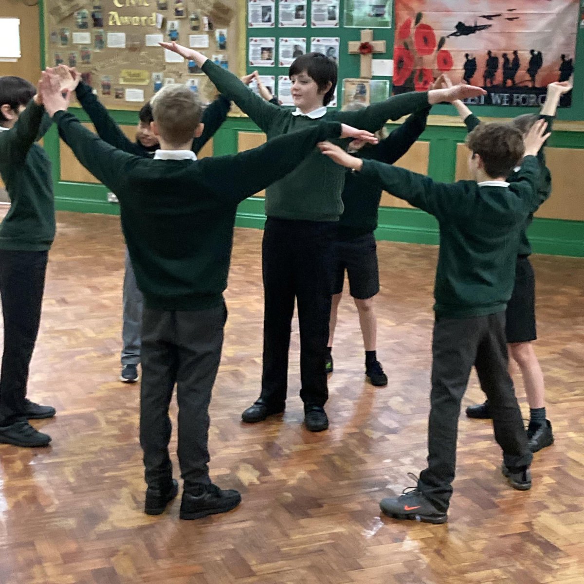 LiscardPrimary's tweet photo. Children in years 5 &amp; 6 have been working with @DanielTayloresq an #actor, known for his theatre roles (including #BloodBrothers ). 
Engaging #drama workshops… including freeze framing, the creation of small dramatic scenes, hot seating and Q&amp;A sessions.  Thank you Danny! https://t.co/jdxGjSNIkG