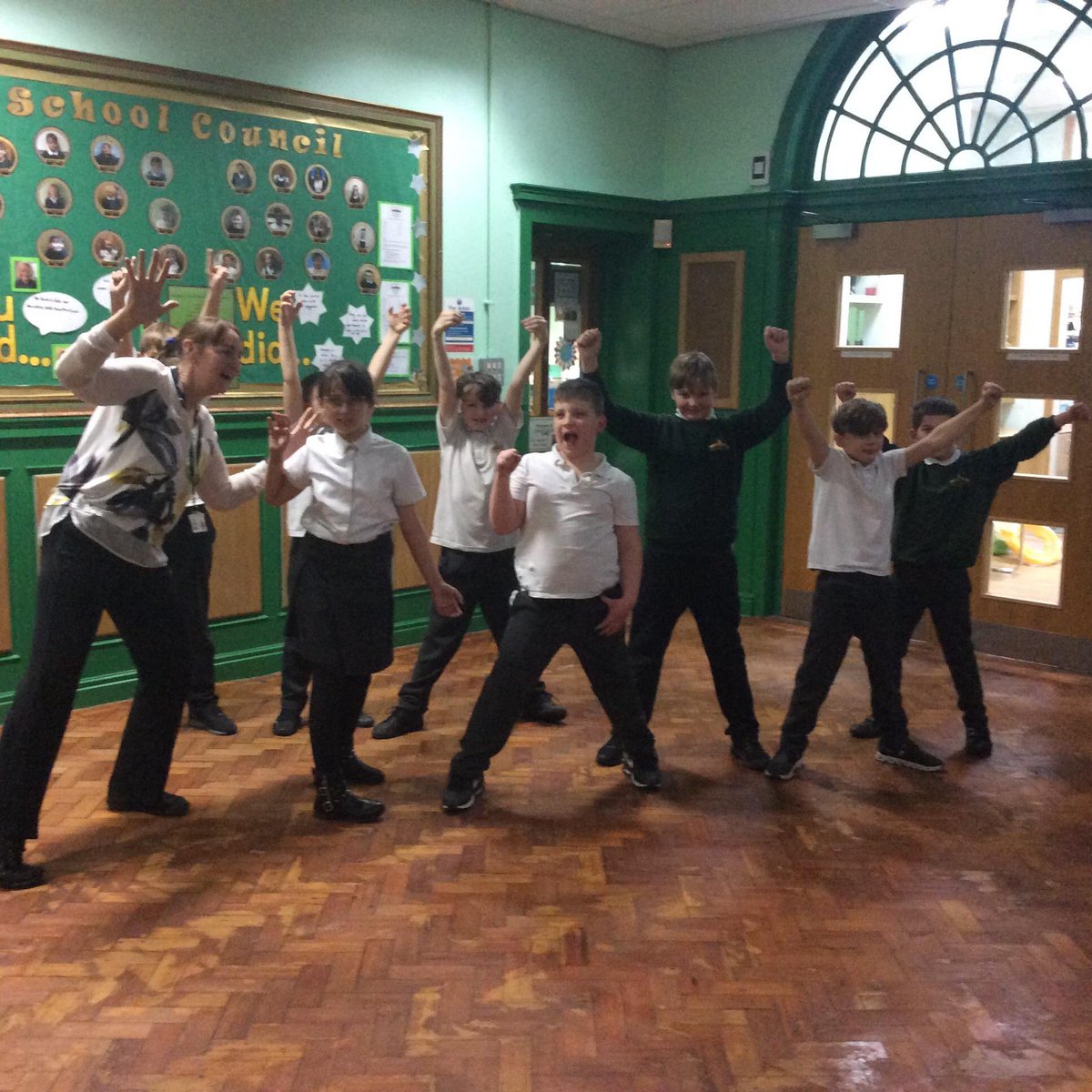 LiscardPrimary's tweet photo. Children in years 5 &amp; 6 have been working with @DanielTayloresq an #actor, known for his theatre roles (including #BloodBrothers ). 
Engaging #drama workshops… including freeze framing, the creation of small dramatic scenes, hot seating and Q&amp;A sessions.  Thank you Danny! https://t.co/jdxGjSNIkG
