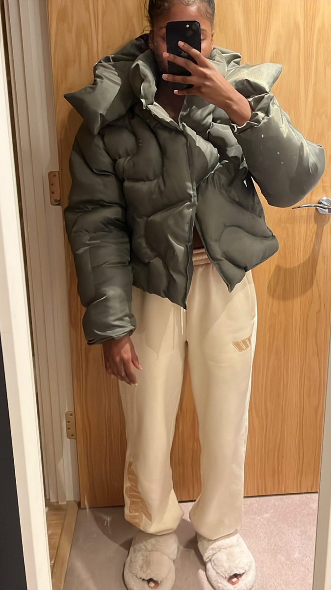 NAETHEDESIGNR's tweet photo. This jacket is most probably the best thing I’ve made in my life. The design and coziness >>>> https://t.co/wGeBthDBMc