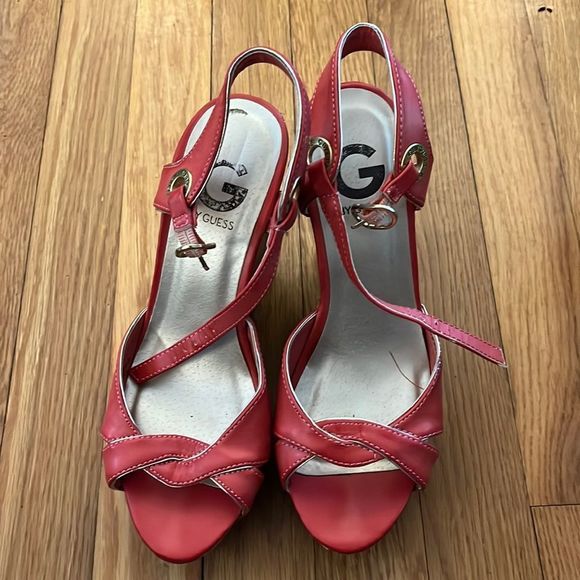 kpins65's tweet photo. So good I had to share! Check out all the items I'm loving on @Poshmarkapp #poshmark #fashion #style #shopmycloset #gbyguess #talbots #styleco: https://t.co/iGiGbWhPtm https://t.co/7vrNXmdTDy