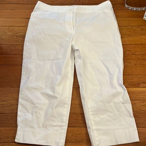 kpins65's tweet photo. So good I had to share! Check out all the items I'm loving on @Poshmarkapp #poshmark #fashion #style #shopmycloset #gbyguess #talbots #styleco: https://t.co/iGiGbWhPtm https://t.co/7vrNXmdTDy