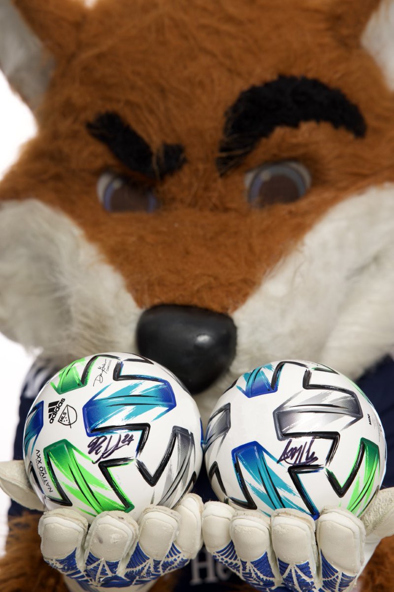 REALSlyde's tweet photo. DeJuan v Djordje tonight! 🇺🇸v🇷🇸
I had both of them sign a mini ball for our fans. Comment your prediction and RT this post for your chance to win one!
(must be following me to be eligible)
- 🦊
#nerevs #USMNT https://t.co/NB1yG3aTzW