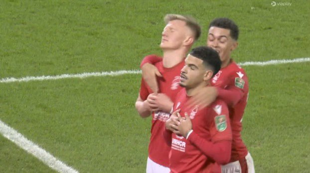 Nottingham Forest players really did the Ronaldo celebration in front of Manchester United 😂