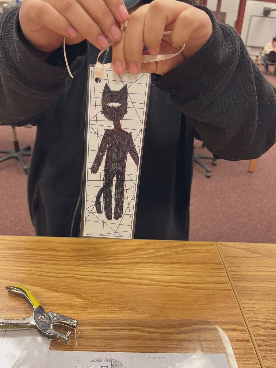 URHSLibrary's tweet photo. This week we are offering a DIY Bookmark Station. Students can create their own sturdy bookmark to keep forever! #PWCSLibraries #UnityReeders https://t.co/5WM9JBumMi