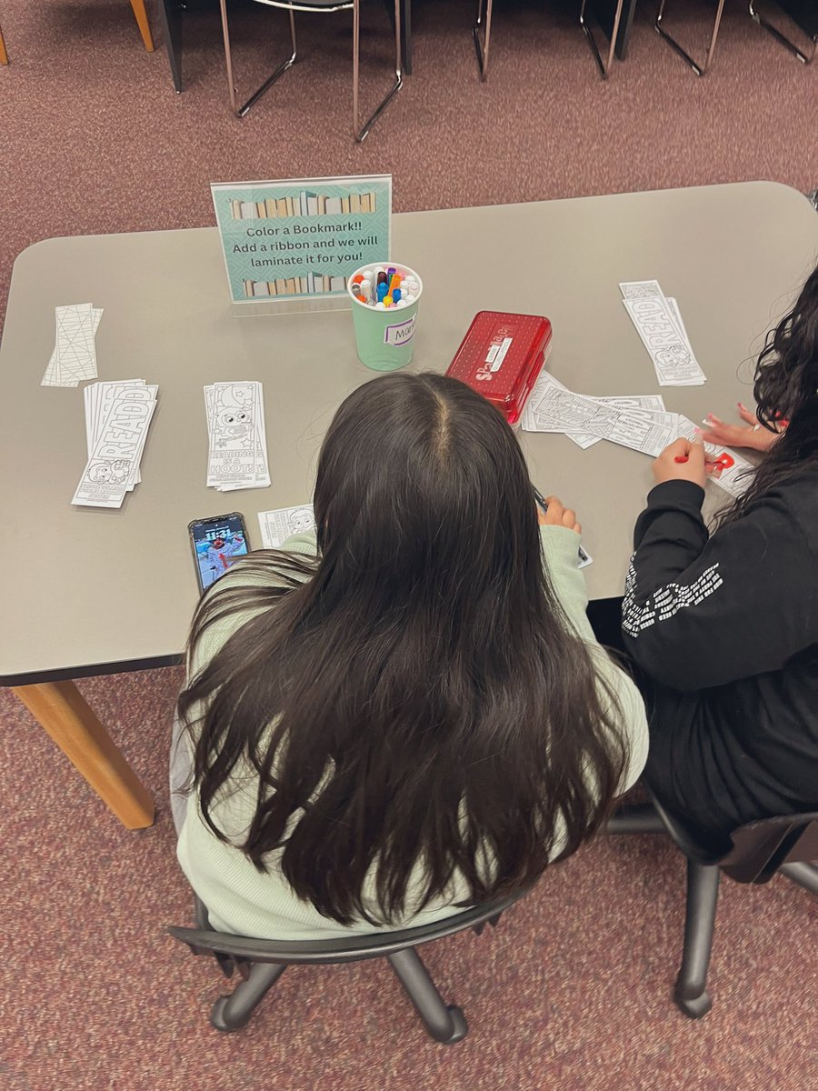 URHSLibrary's tweet photo. This week we are offering a DIY Bookmark Station. Students can create their own sturdy bookmark to keep forever! #PWCSLibraries #UnityReeders https://t.co/5WM9JBumMi