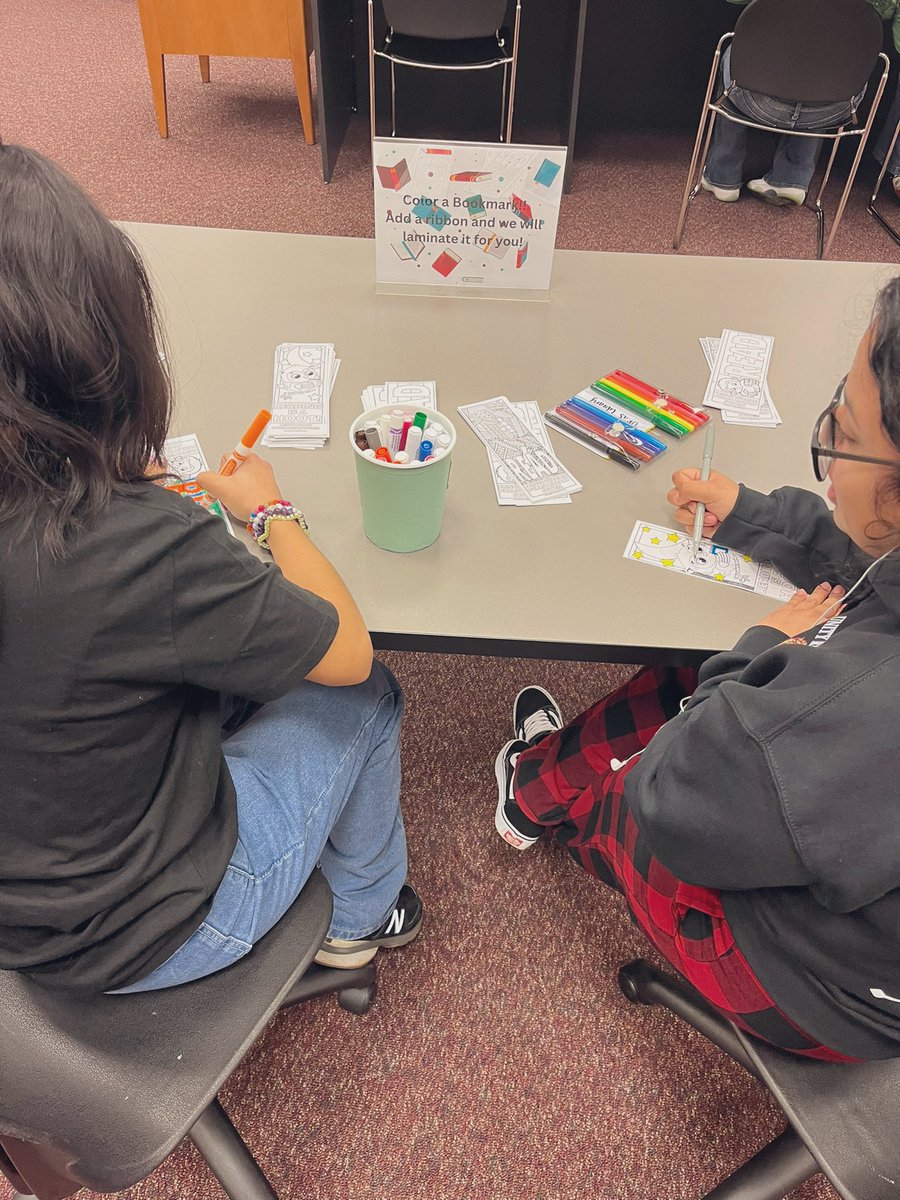 URHSLibrary's tweet photo. This week we are offering a DIY Bookmark Station. Students can create their own sturdy bookmark to keep forever! #PWCSLibraries #UnityReeders https://t.co/5WM9JBumMi